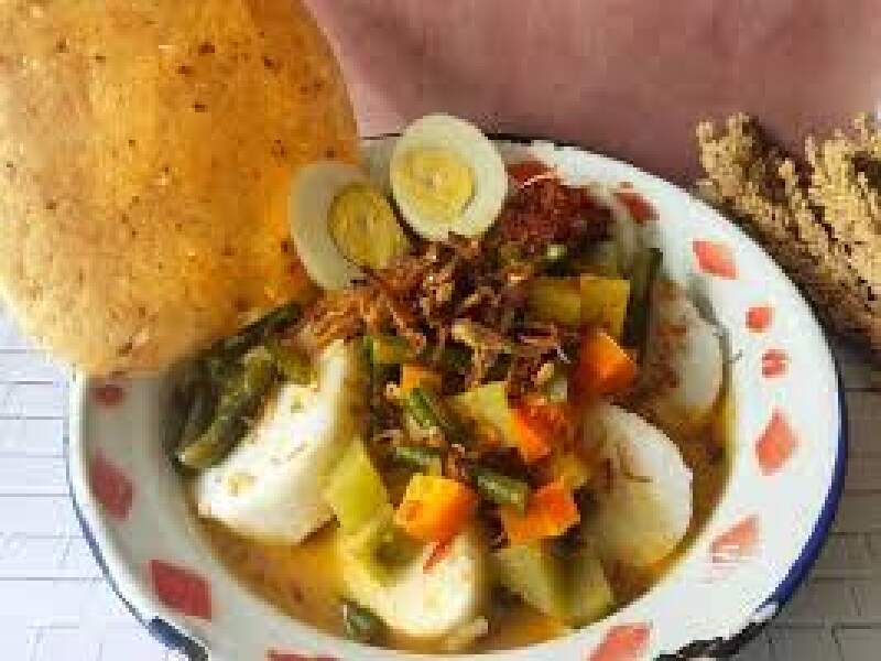 Lontong Sayur: Sarapan Khas Indonesia